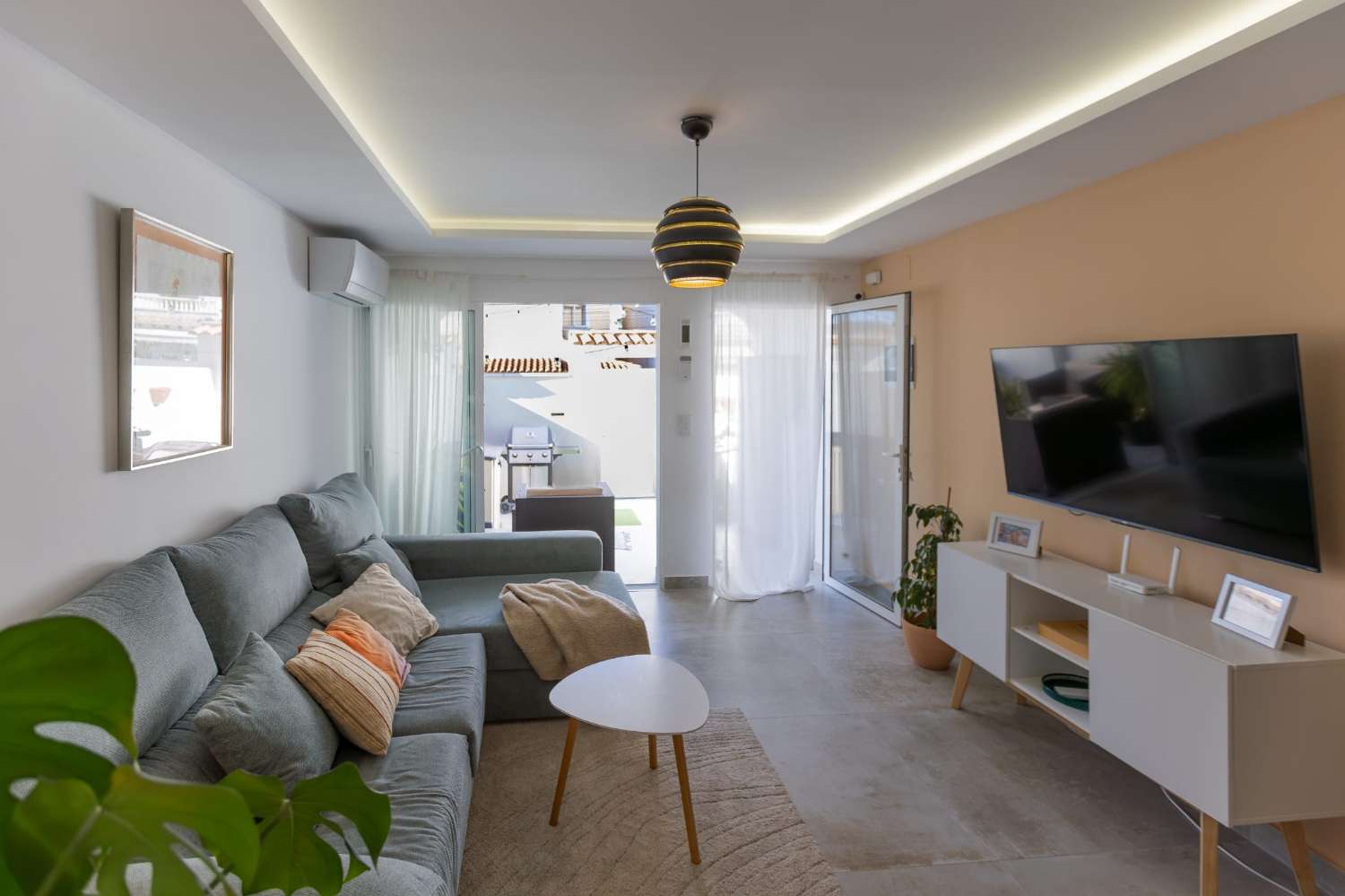 RENOVATED 3 BEDROOM TOWNHOUSE WITH SOLARIUM IN NUEVA TORREVIEJA