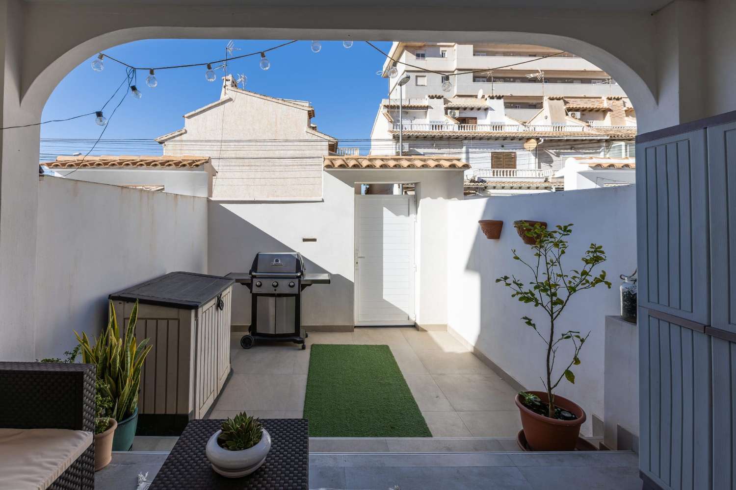 RENOVATED 3 BEDROOM TOWNHOUSE WITH SOLARIUM IN NUEVA TORREVIEJA