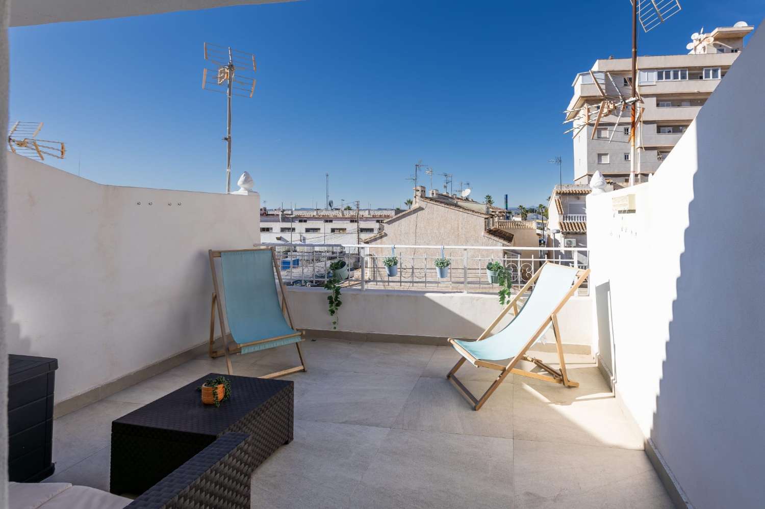 RENOVATED 3 BEDROOM TOWNHOUSE WITH SOLARIUM IN NUEVA TORREVIEJA