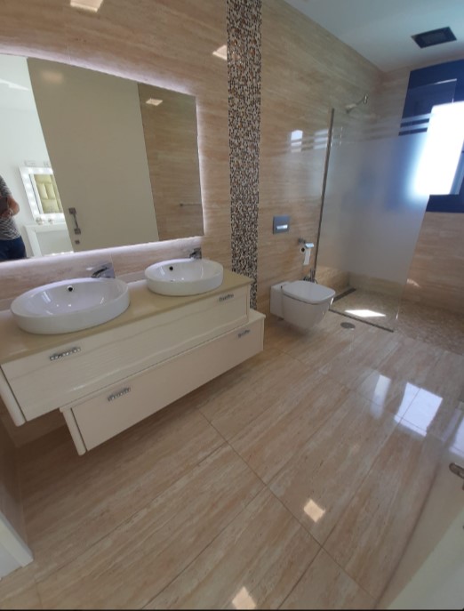 РОЗКІШНА ВІЛЛА З ПАНОРАМНИМ ВИДОМ НА МОРЕ ТА ПРИВАТНИМ БАСЕЙНОМ