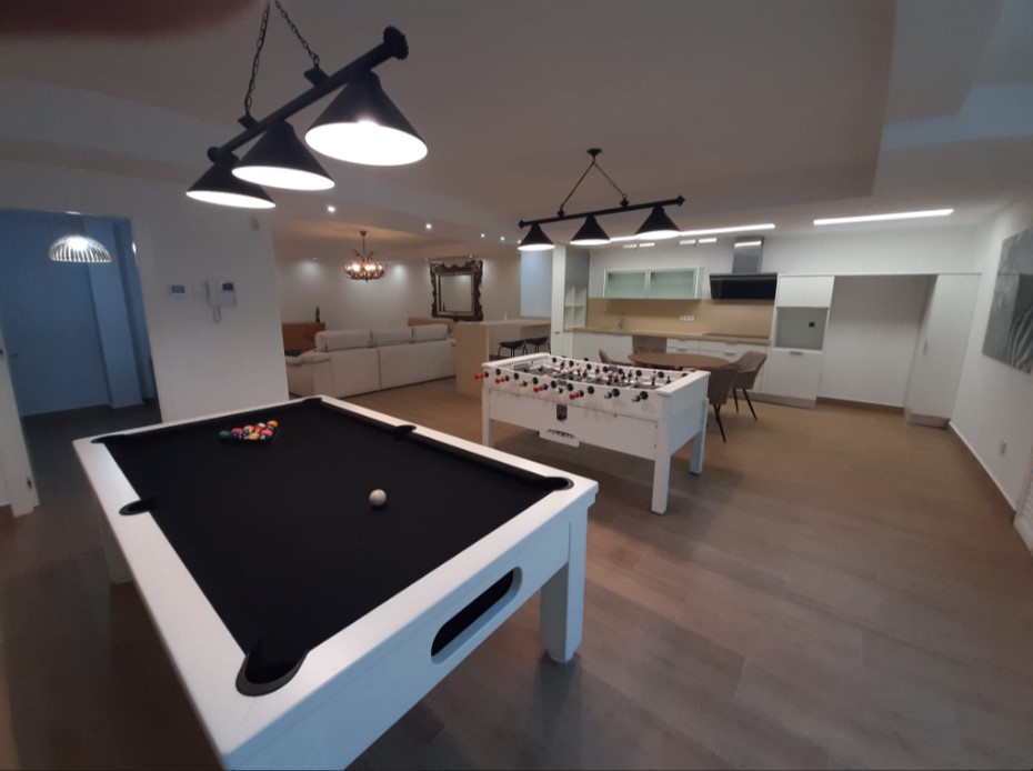 РОЗКІШНА ВІЛЛА З ПАНОРАМНИМ ВИДОМ НА МОРЕ ТА ПРИВАТНИМ БАСЕЙНОМ