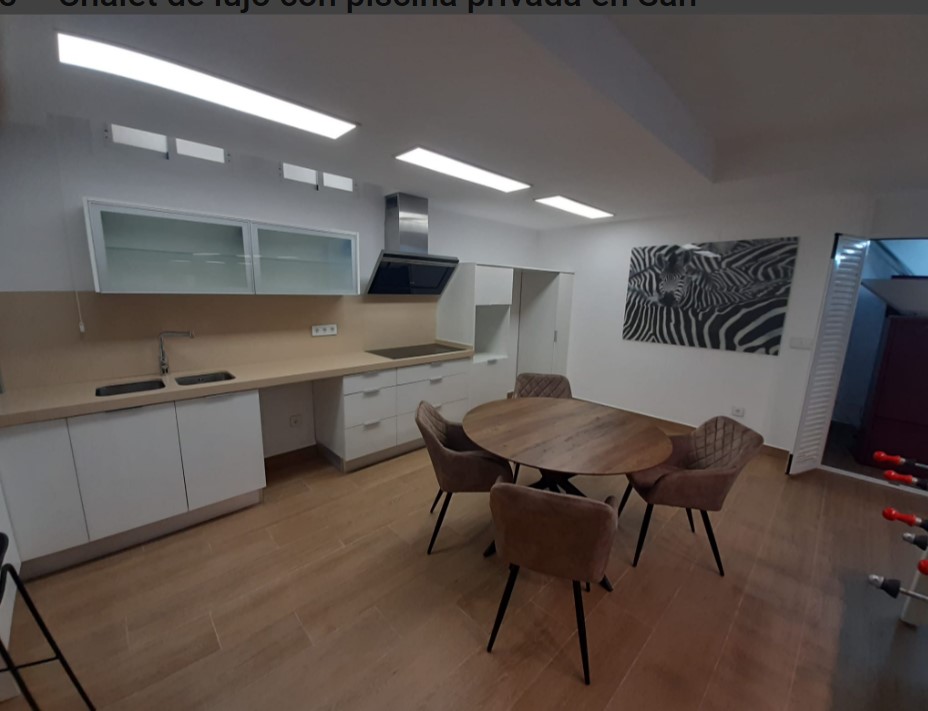 РОЗКІШНА ВІЛЛА З ПАНОРАМНИМ ВИДОМ НА МОРЕ ТА ПРИВАТНИМ БАСЕЙНОМ