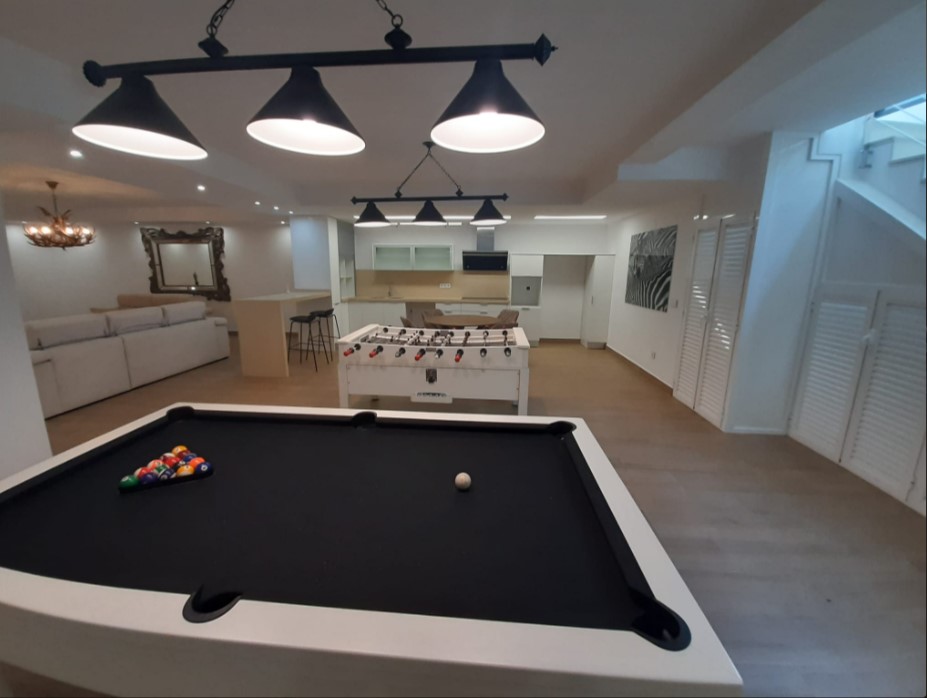 РОЗКІШНА ВІЛЛА З ПАНОРАМНИМ ВИДОМ НА МОРЕ ТА ПРИВАТНИМ БАСЕЙНОМ