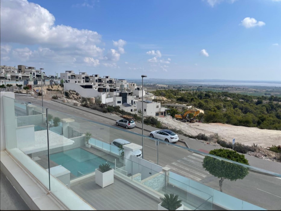 РОЗКІШНА ВІЛЛА З ПАНОРАМНИМ ВИДОМ НА МОРЕ ТА ПРИВАТНИМ БАСЕЙНОМ