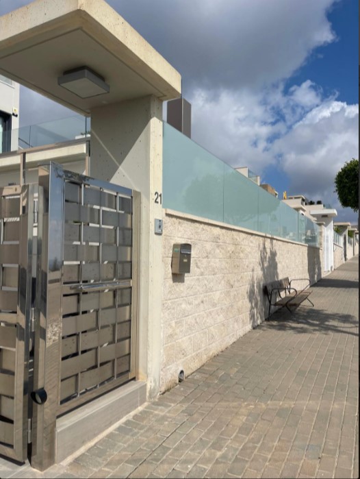 РОЗКІШНА ВІЛЛА З ПАНОРАМНИМ ВИДОМ НА МОРЕ ТА ПРИВАТНИМ БАСЕЙНОМ