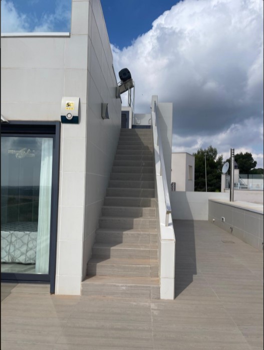 РОЗКІШНА ВІЛЛА З ПАНОРАМНИМ ВИДОМ НА МОРЕ ТА ПРИВАТНИМ БАСЕЙНОМ