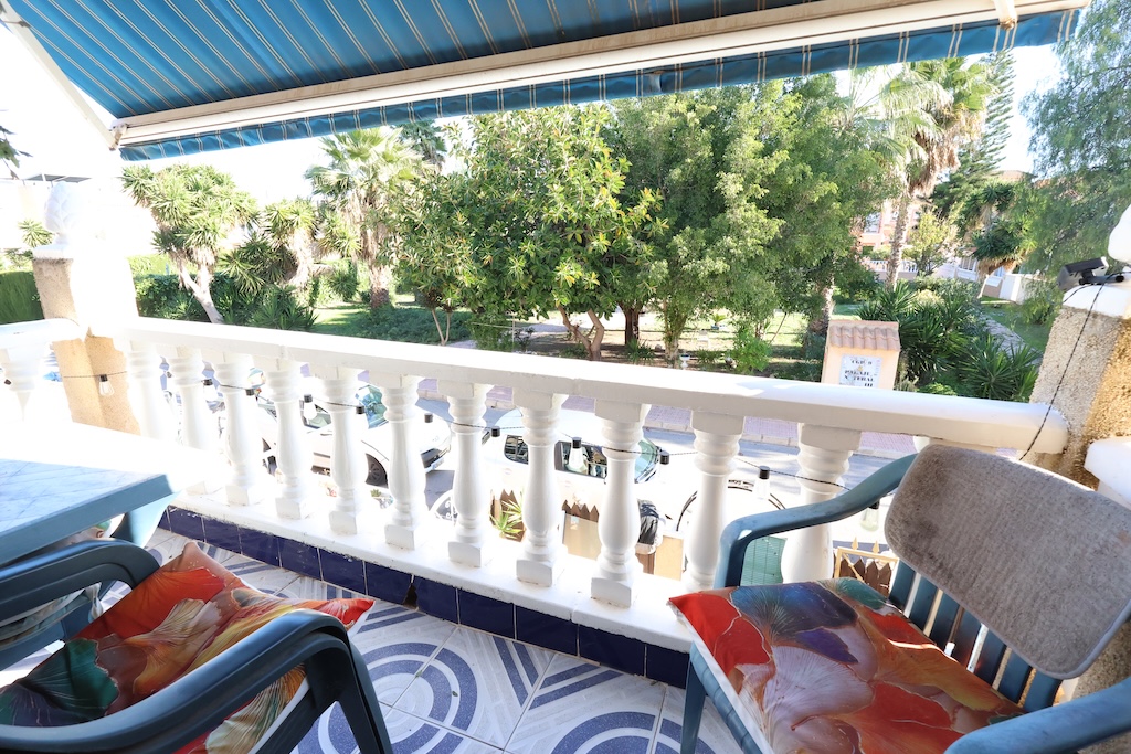 BUNGALOW EN PLANTA ALTA CON SOLÁRIUM PRIVADO Y VISTAS AL PARQUE