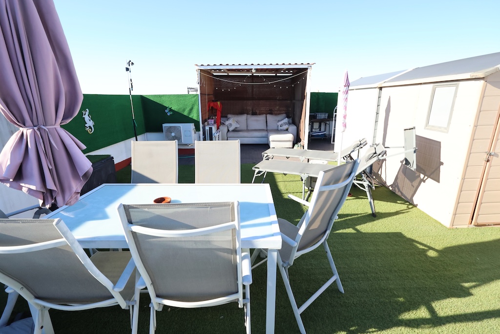 BUNGALOW EN PLANTA ALTA CON SOLÁRIUM PRIVADO Y VISTAS AL PARQUE