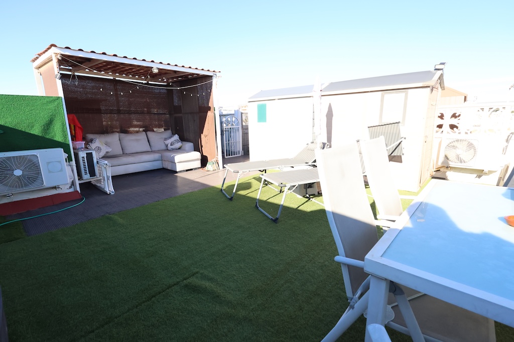 BUNGALOW EN PLANTA ALTA CON SOLÁRIUM PRIVADO Y VISTAS AL PARQUE