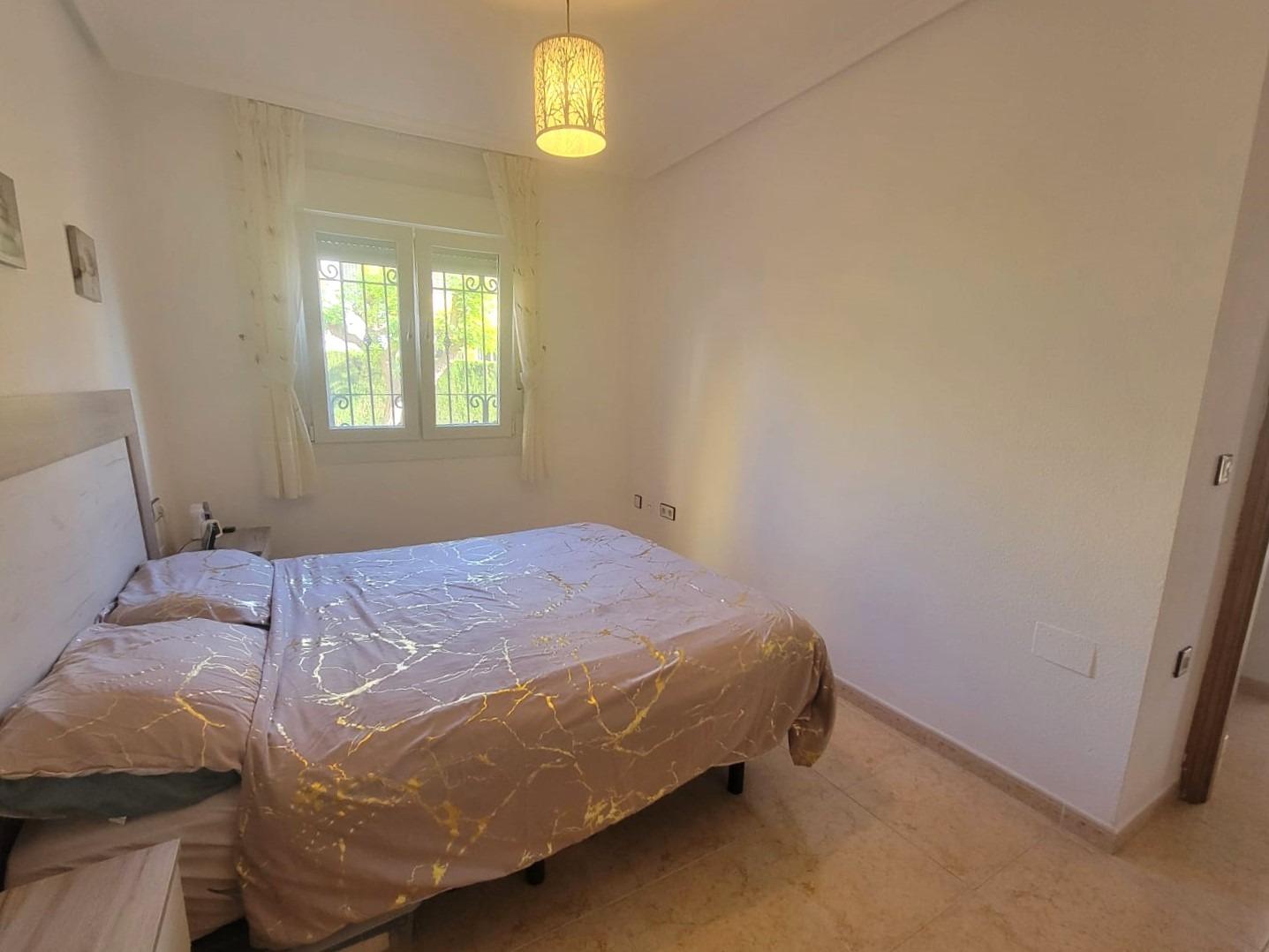 VILLA ADOSADA EN PLANTA BAJA CON GRAN JARDÍN, SOLÁRIUM Y PISCINA EN LOS MONTESINOS