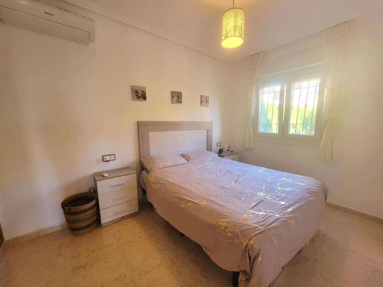 VILLA ADOSADA EN PLANTA BAJA CON GRAN JARDÍN, SOLÁRIUM Y PISCINA EN LOS MONTESINOS