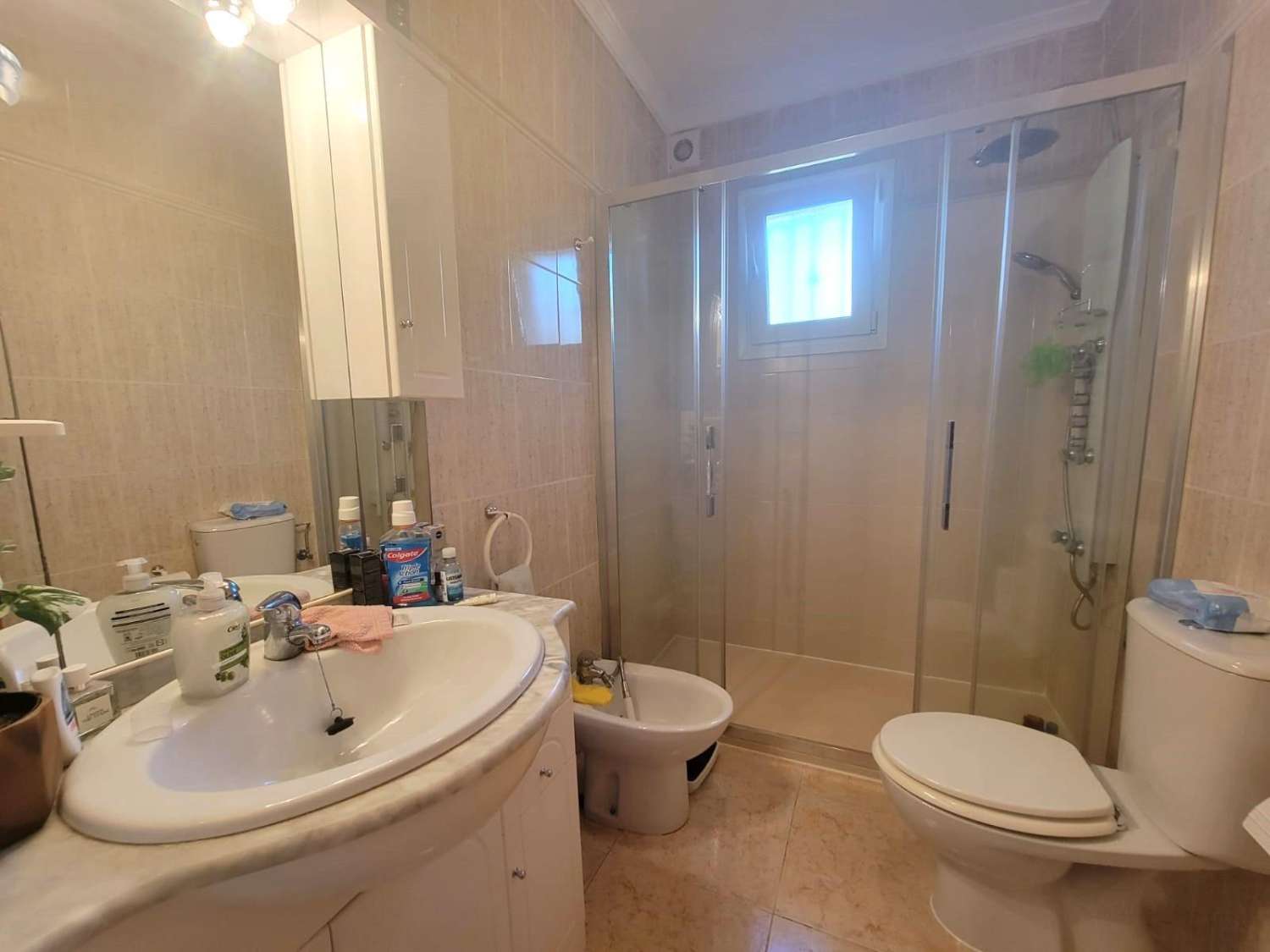 VILLA ADOSADA EN PLANTA BAJA CON GRAN JARDÍN, SOLÁRIUM Y PISCINA EN LOS MONTESINOS