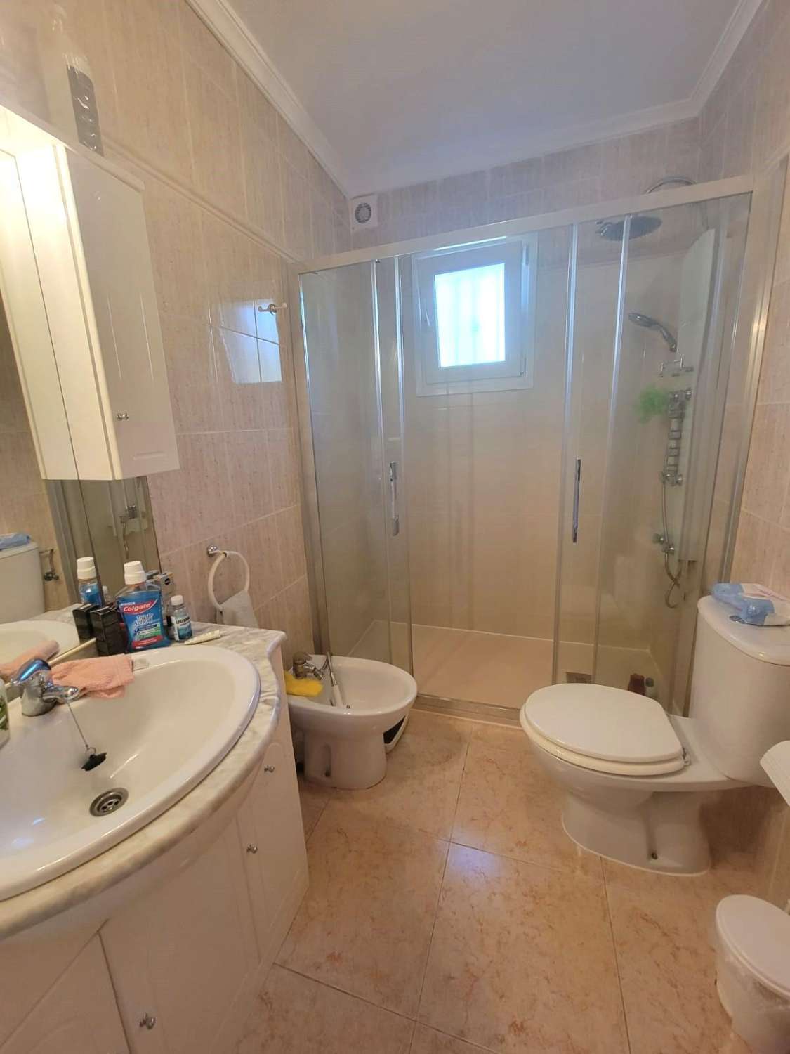 VILLA ADOSADA EN PLANTA BAJA CON GRAN JARDÍN, SOLÁRIUM Y PISCINA EN LOS MONTESINOS