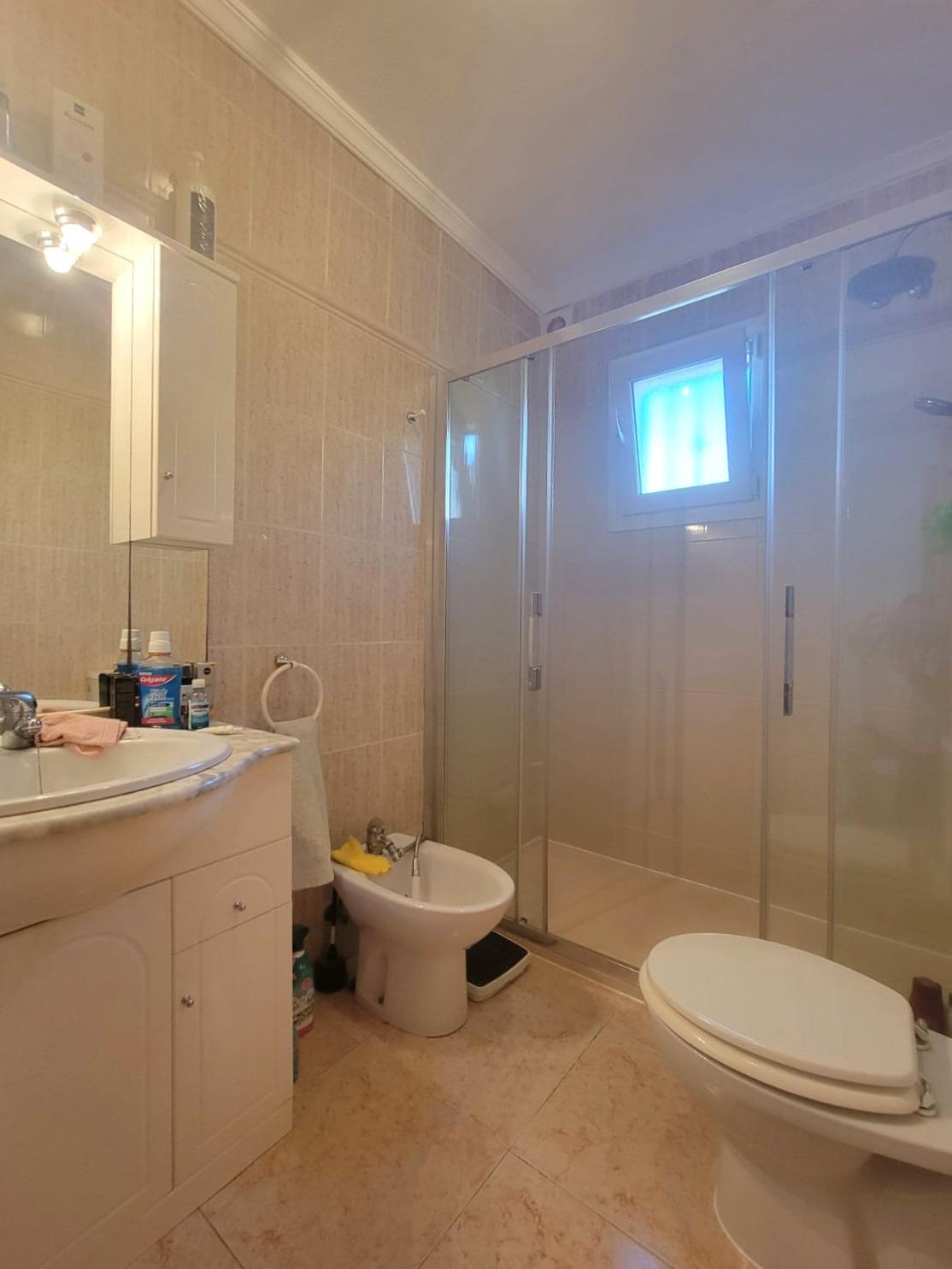 VILLA ADOSADA EN PLANTA BAJA CON GRAN JARDÍN, SOLÁRIUM Y PISCINA EN LOS MONTESINOS