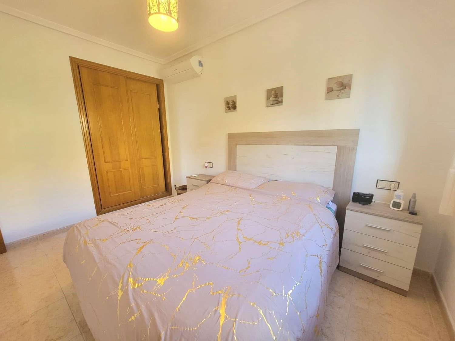 VILLA ADOSADA EN PLANTA BAJA CON GRAN JARDÍN, SOLÁRIUM Y PISCINA EN LOS MONTESINOS