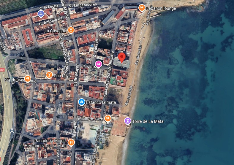 APARTAMENTO REFORMADO EN PRIMERA LÍNEA DE PLAYA EN LA MATA CON TERRAZA Y VISTAS AL MAR