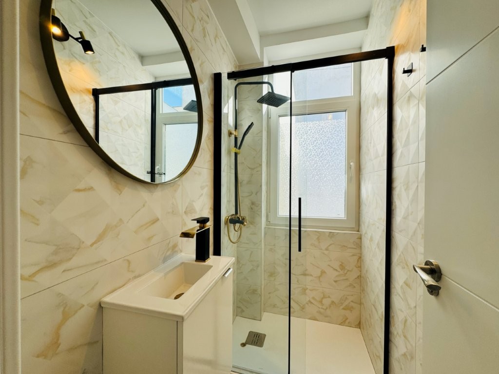 APARTAMENTO REFORMADO EN PRIMERA LÍNEA DE PLAYA EN LA MATA CON TERRAZA Y VISTAS AL MAR