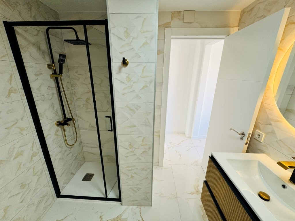 APARTAMENTO REFORMADO EN PRIMERA LÍNEA DE PLAYA EN LA MATA CON TERRAZA Y VISTAS AL MAR