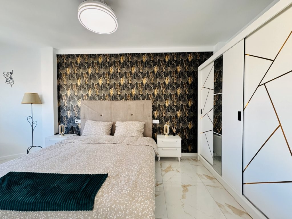 APARTAMENTO REFORMADO EN PRIMERA LÍNEA DE PLAYA EN LA MATA CON TERRAZA Y VISTAS AL MAR