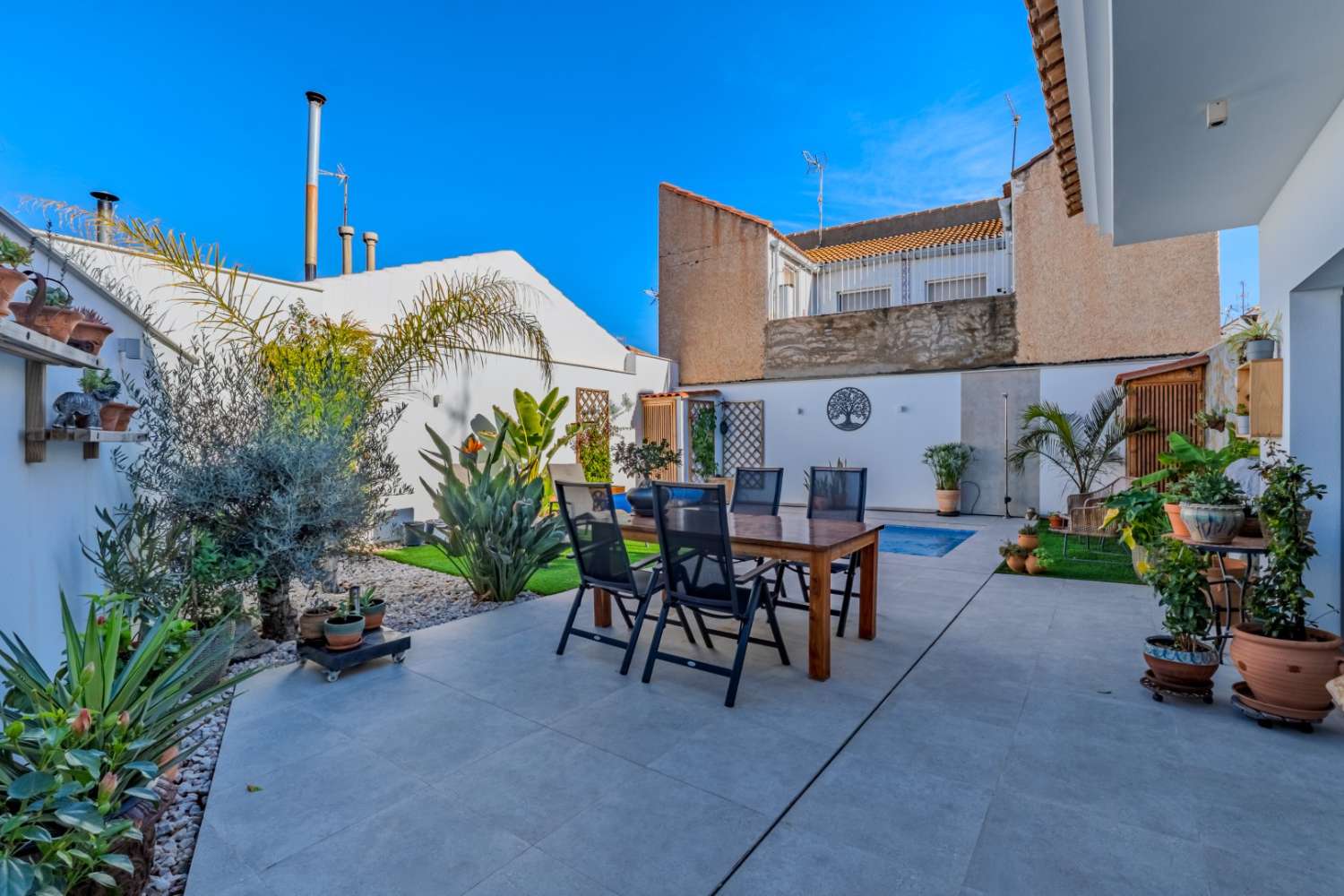 СУЧАСНА ОКРЕМА ВІЛЛА З ПРИВАТНИМ БАСЕЙНОМ БІЛЯ ПЛЯЖУ В ЛО ПАГАН