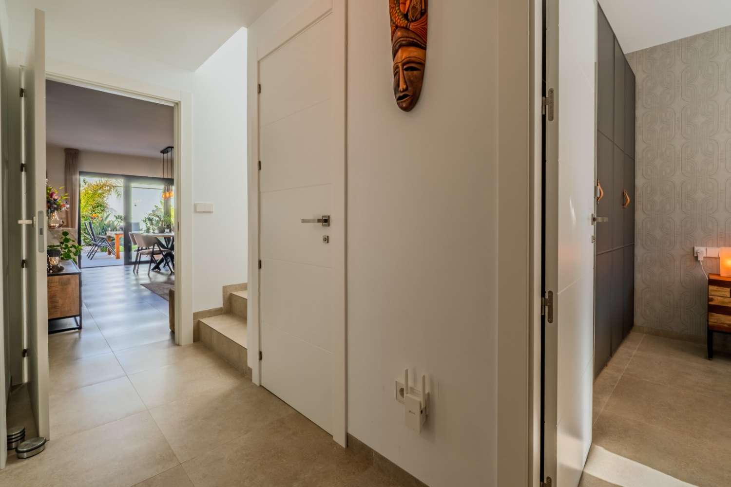 СУЧАСНА ОКРЕМА ВІЛЛА З ПРИВАТНИМ БАСЕЙНОМ БІЛЯ ПЛЯЖУ В ЛО ПАГАН