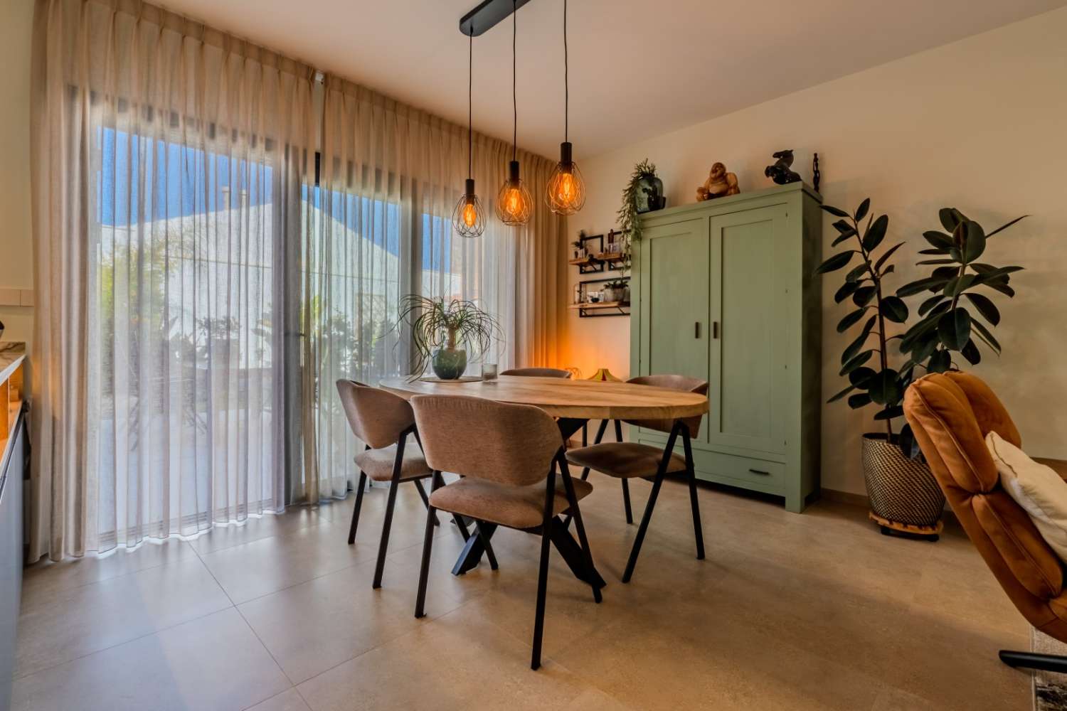 СУЧАСНА ОКРЕМА ВІЛЛА З ПРИВАТНИМ БАСЕЙНОМ БІЛЯ ПЛЯЖУ В ЛО ПАГАН