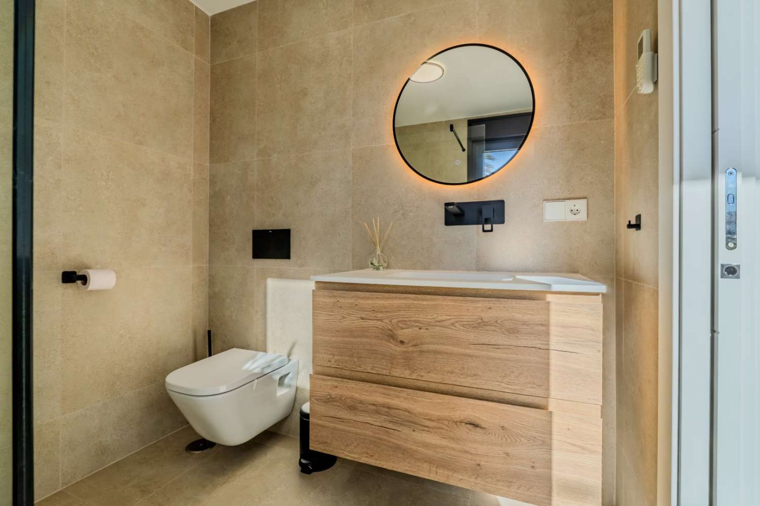 СУЧАСНА ОКРЕМА ВІЛЛА З ПРИВАТНИМ БАСЕЙНОМ БІЛЯ ПЛЯЖУ В ЛО ПАГАН