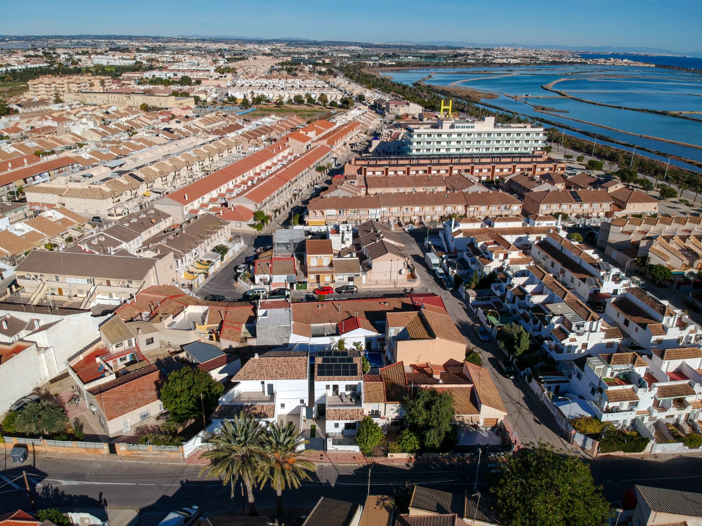 СУЧАСНА ОКРЕМА ВІЛЛА З ПРИВАТНИМ БАСЕЙНОМ БІЛЯ ПЛЯЖУ В ЛО ПАГАН