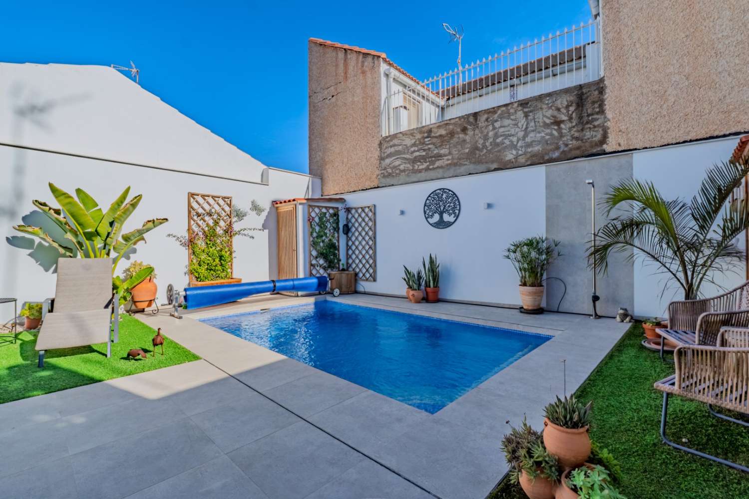 СУЧАСНА ОКРЕМА ВІЛЛА З ПРИВАТНИМ БАСЕЙНОМ БІЛЯ ПЛЯЖУ В ЛО ПАГАН