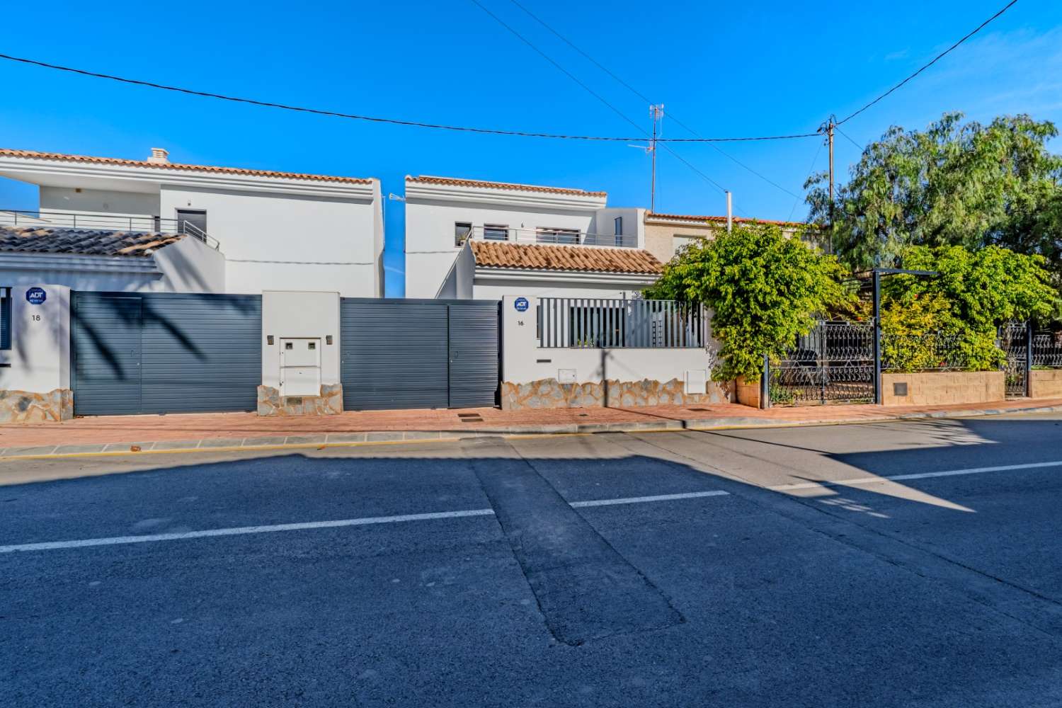 СУЧАСНА ОКРЕМА ВІЛЛА З ПРИВАТНИМ БАСЕЙНОМ БІЛЯ ПЛЯЖУ В ЛО ПАГАН