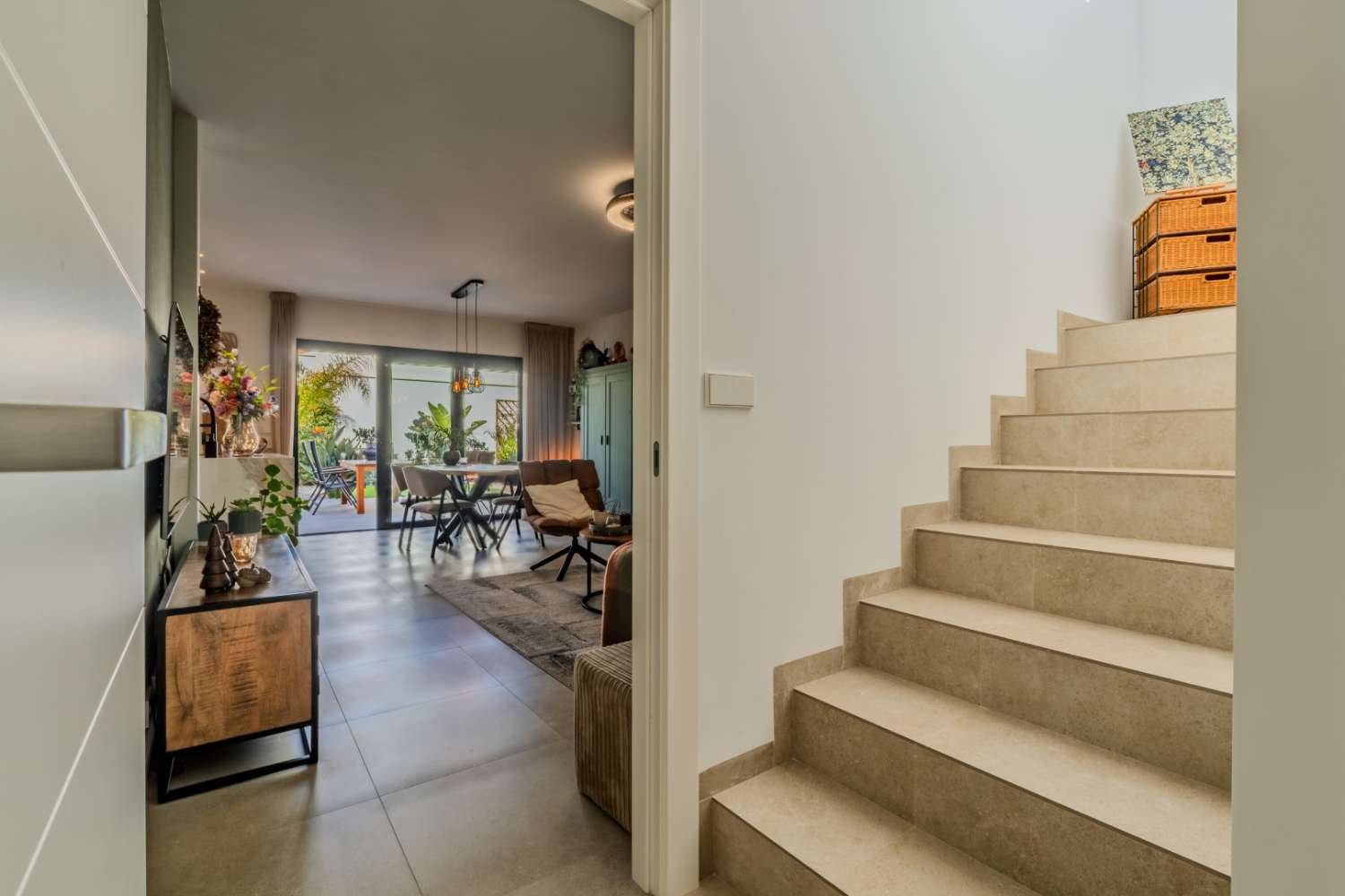 СУЧАСНА ОКРЕМА ВІЛЛА З ПРИВАТНИМ БАСЕЙНОМ БІЛЯ ПЛЯЖУ В ЛО ПАГАН