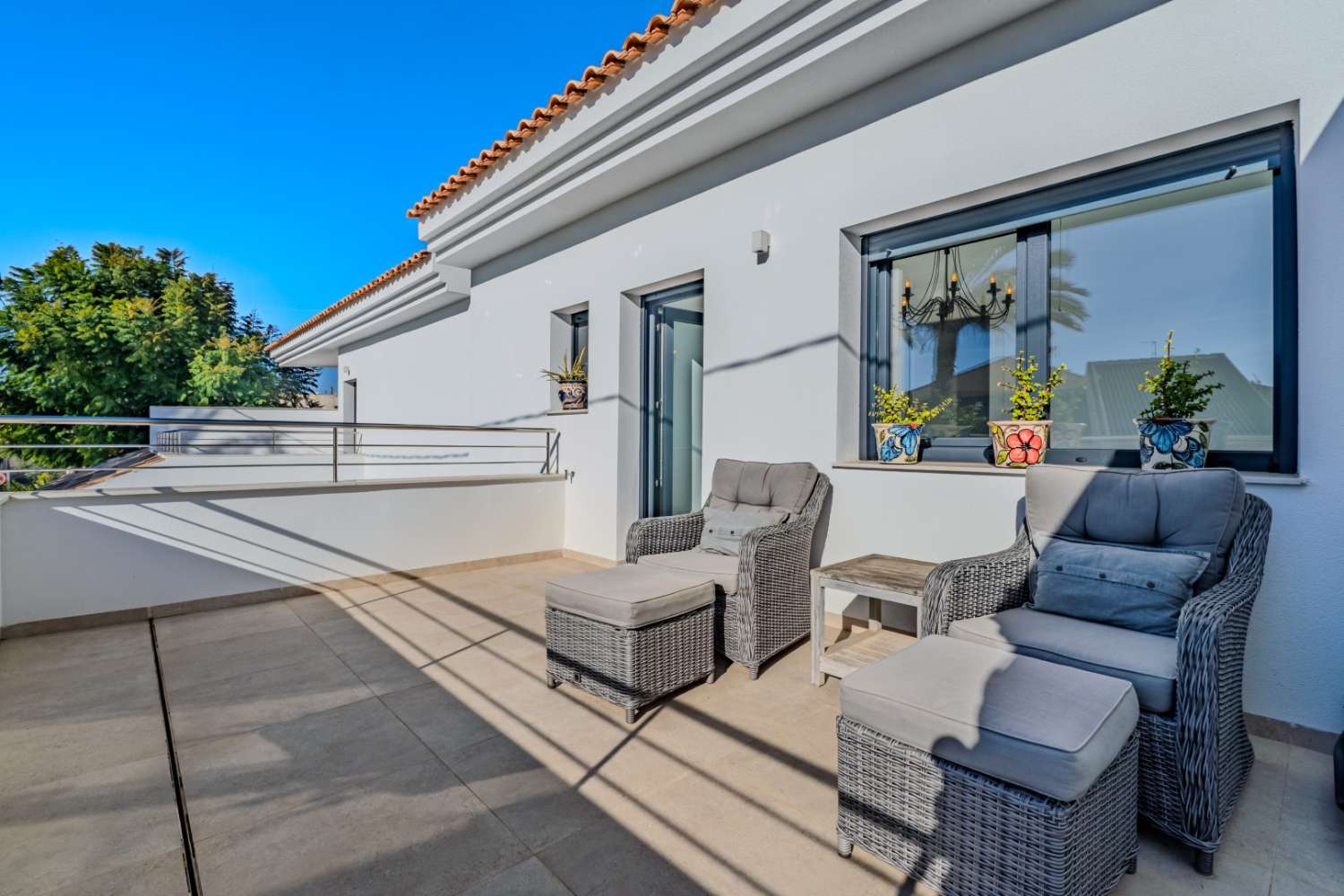 СУЧАСНА ОКРЕМА ВІЛЛА З ПРИВАТНИМ БАСЕЙНОМ БІЛЯ ПЛЯЖУ В ЛО ПАГАН