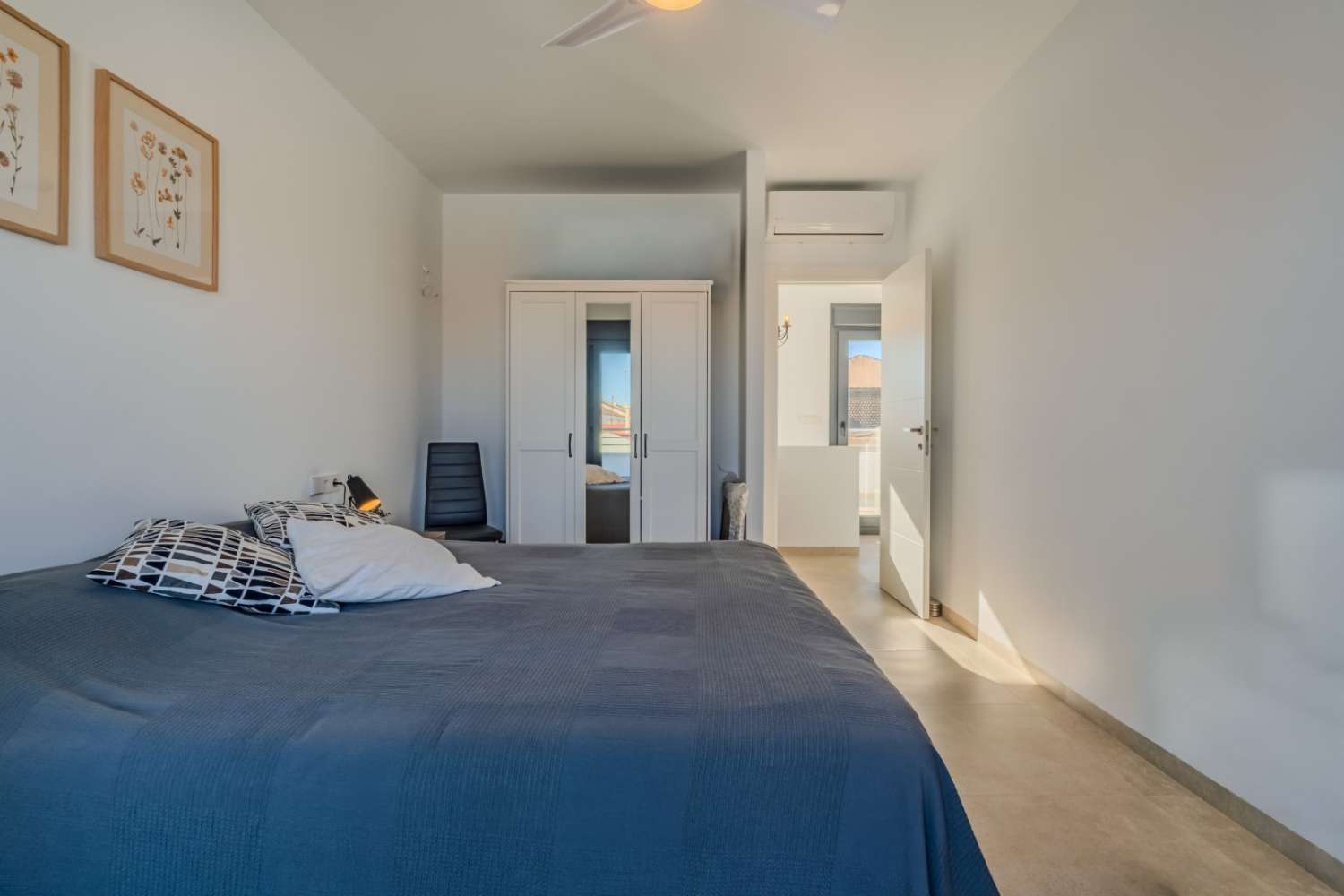 СУЧАСНА ОКРЕМА ВІЛЛА З ПРИВАТНИМ БАСЕЙНОМ БІЛЯ ПЛЯЖУ В ЛО ПАГАН