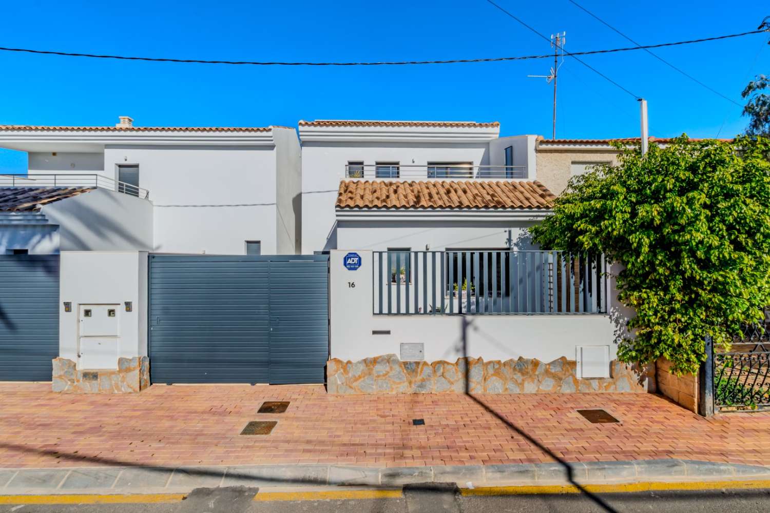 СУЧАСНА ОКРЕМА ВІЛЛА З ПРИВАТНИМ БАСЕЙНОМ БІЛЯ ПЛЯЖУ В ЛО ПАГАН