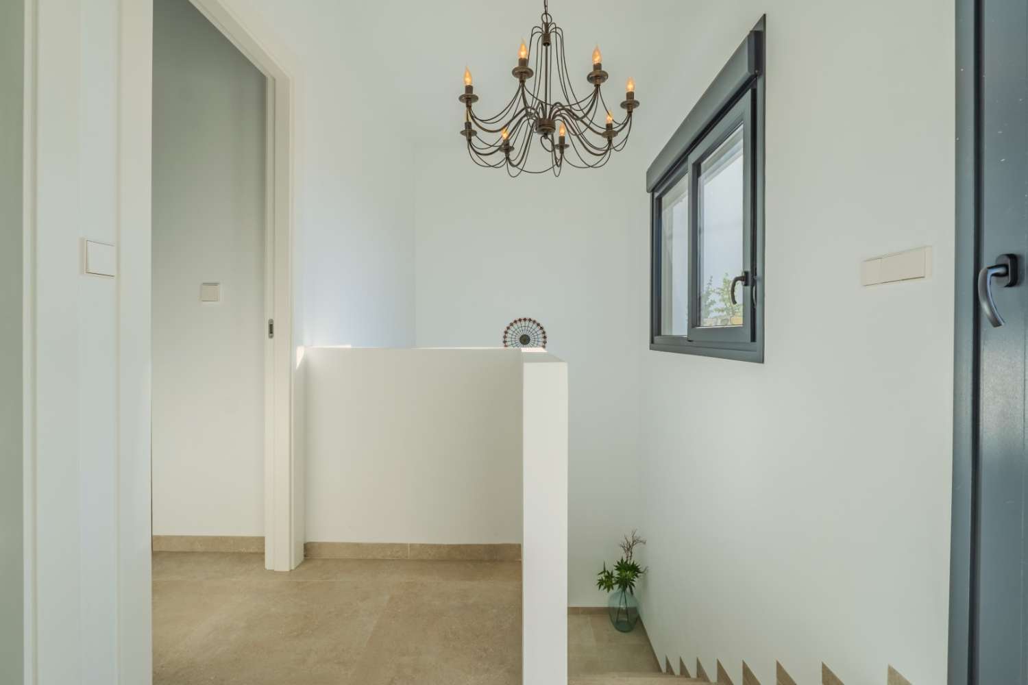 СУЧАСНА ОКРЕМА ВІЛЛА З ПРИВАТНИМ БАСЕЙНОМ БІЛЯ ПЛЯЖУ В ЛО ПАГАН