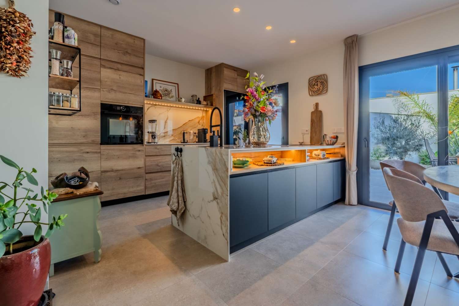 СУЧАСНА ОКРЕМА ВІЛЛА З ПРИВАТНИМ БАСЕЙНОМ БІЛЯ ПЛЯЖУ В ЛО ПАГАН