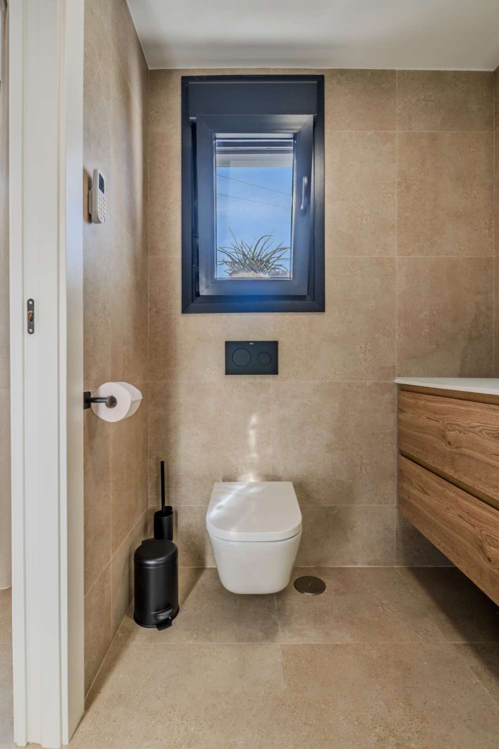 СУЧАСНА ОКРЕМА ВІЛЛА З ПРИВАТНИМ БАСЕЙНОМ БІЛЯ ПЛЯЖУ В ЛО ПАГАН