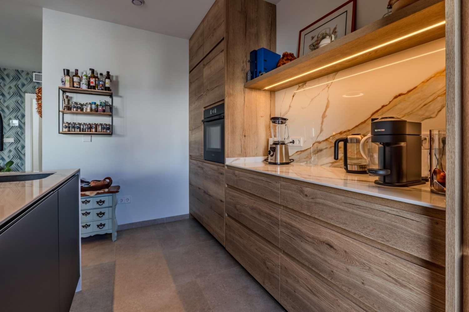 СУЧАСНА ОКРЕМА ВІЛЛА З ПРИВАТНИМ БАСЕЙНОМ БІЛЯ ПЛЯЖУ В ЛО ПАГАН