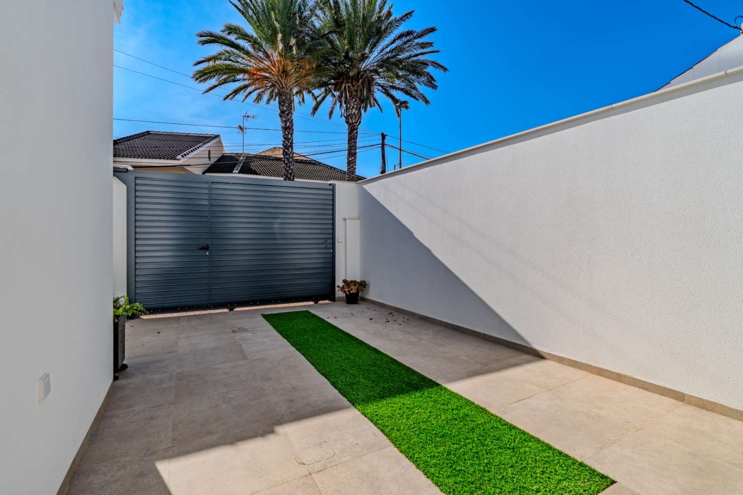 СУЧАСНА ОКРЕМА ВІЛЛА З ПРИВАТНИМ БАСЕЙНОМ БІЛЯ ПЛЯЖУ В ЛО ПАГАН