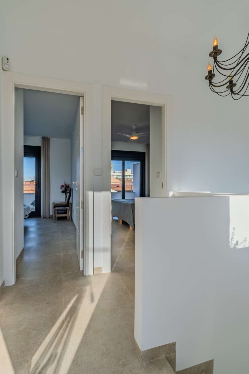 СУЧАСНА ОКРЕМА ВІЛЛА З ПРИВАТНИМ БАСЕЙНОМ БІЛЯ ПЛЯЖУ В ЛО ПАГАН