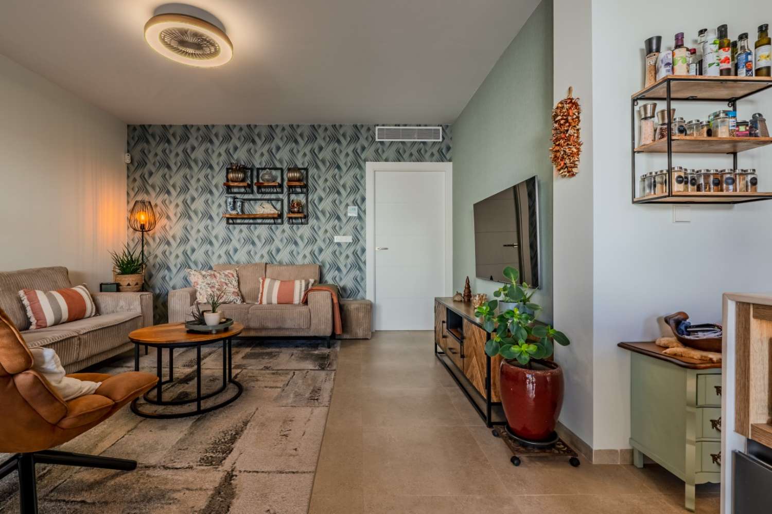 СУЧАСНА ОКРЕМА ВІЛЛА З ПРИВАТНИМ БАСЕЙНОМ БІЛЯ ПЛЯЖУ В ЛО ПАГАН