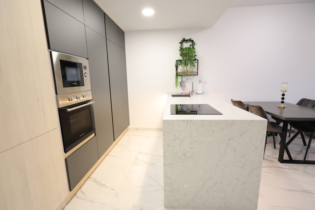 APARTAMENTO EN SEGUNDA PLANTA CON VISTAS AL MAR, TERRAZA Y PISCINA COMUNITARIA EN PLAYA FLAMENCA