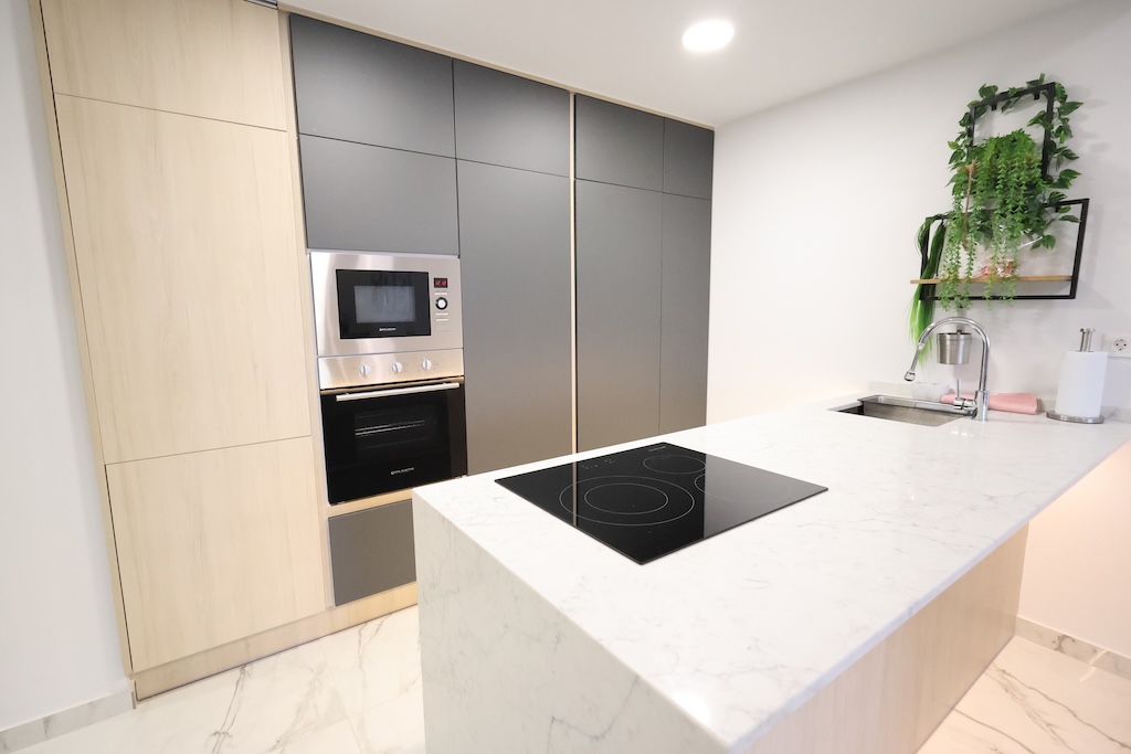 APARTAMENTO EN SEGUNDA PLANTA CON VISTAS AL MAR, TERRAZA Y PISCINA COMUNITARIA EN PLAYA FLAMENCA