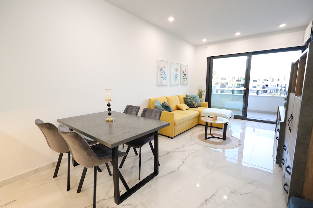 APARTAMENTO EN SEGUNDA PLANTA CON VISTAS AL MAR, TERRAZA Y PISCINA COMUNITARIA EN PLAYA FLAMENCA