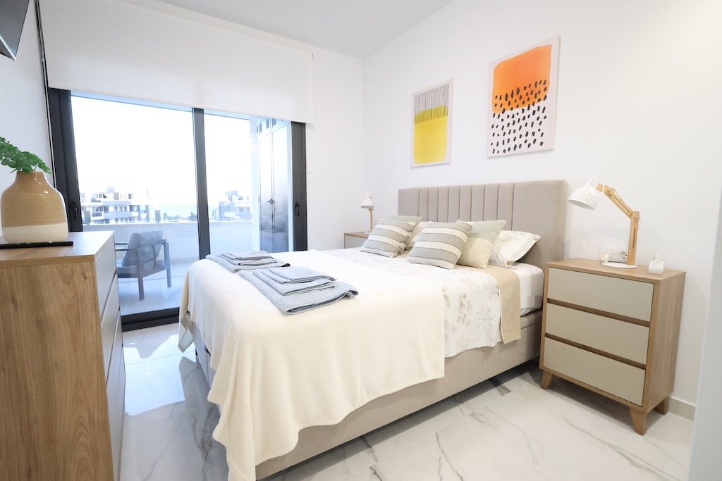 APARTAMENTO EN SEGUNDA PLANTA CON VISTAS AL MAR, TERRAZA Y PISCINA COMUNITARIA EN PLAYA FLAMENCA