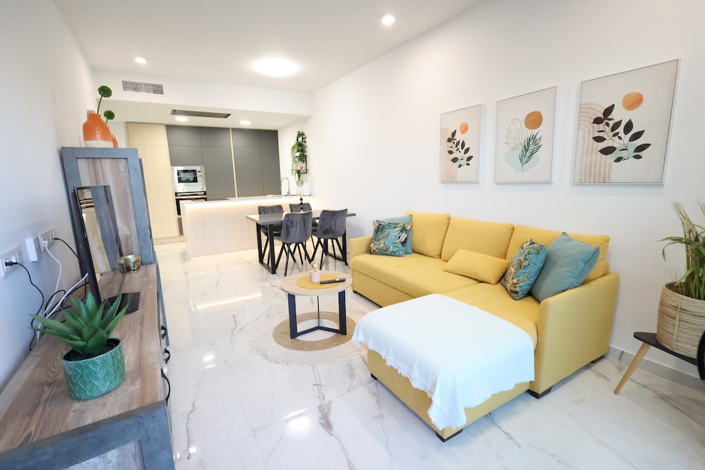 APARTAMENTO EN SEGUNDA PLANTA CON VISTAS AL MAR, TERRAZA Y PISCINA COMUNITARIA EN PLAYA FLAMENCA