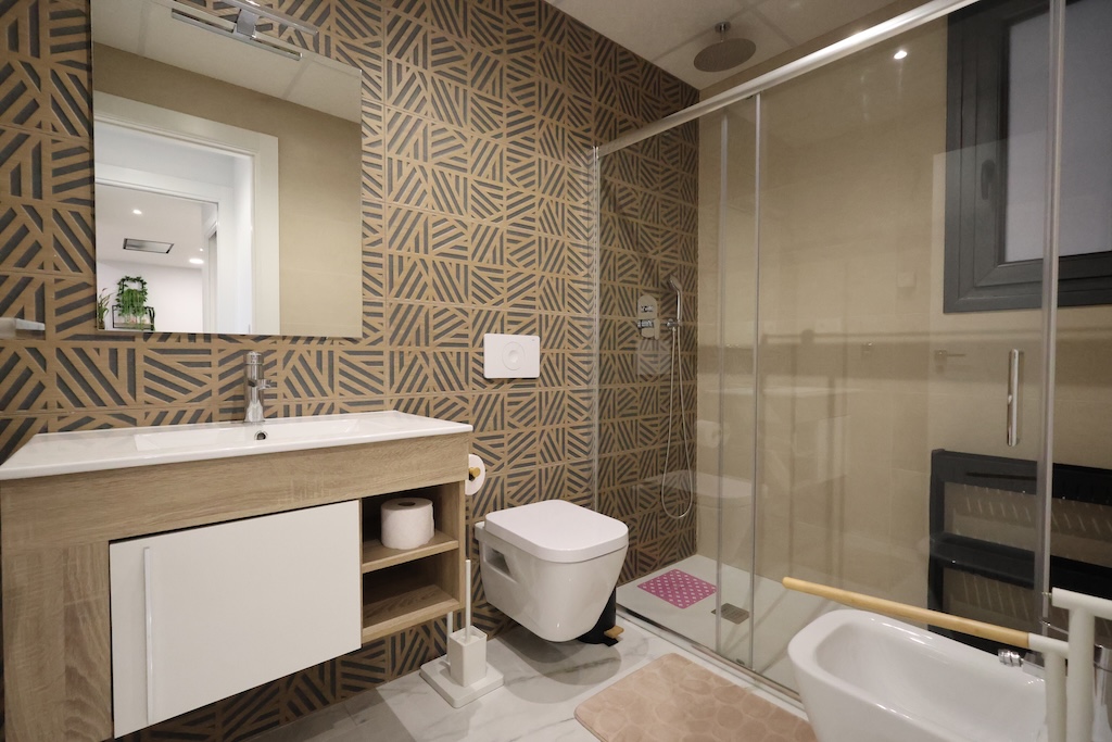 APARTAMENTO EN SEGUNDA PLANTA CON VISTAS AL MAR, TERRAZA Y PISCINA COMUNITARIA EN PLAYA FLAMENCA