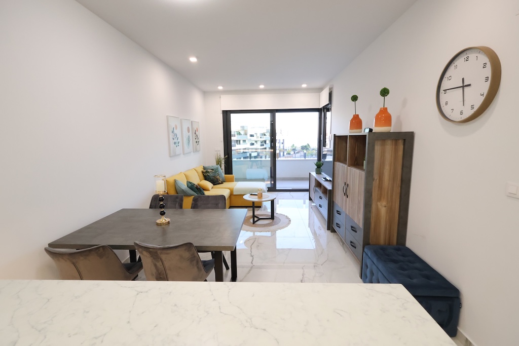 APARTAMENTO EN SEGUNDA PLANTA CON VISTAS AL MAR, TERRAZA Y PISCINA COMUNITARIA EN PLAYA FLAMENCA