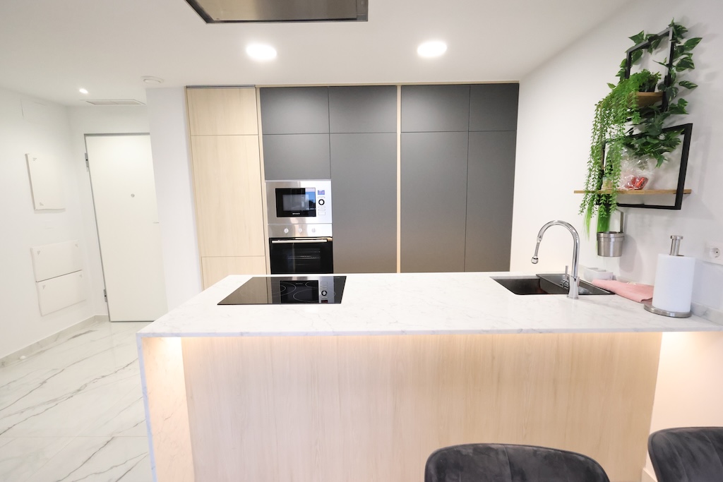 APARTAMENTO EN SEGUNDA PLANTA CON VISTAS AL MAR, TERRAZA Y PISCINA COMUNITARIA EN PLAYA FLAMENCA