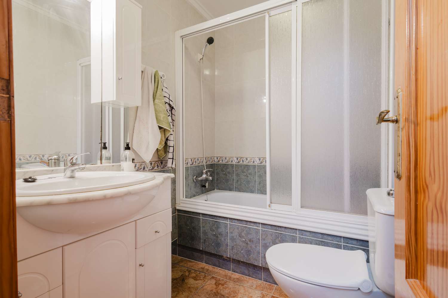 APARTAMENTO EN TORREVIEJA SEGUNDA PLANTA, LISTO PARA ENTRAR A VIVIR CERCA DE LA PLAYA